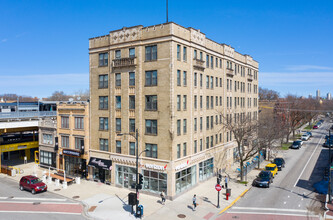 Roscoe Plaza Furnished Apartments in Chicago, IL - Foto de edificio - Primary Photo