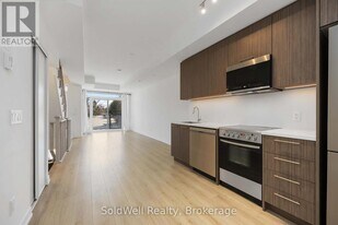 266 Finch Ave E in Toronto, ON - Building Photo
