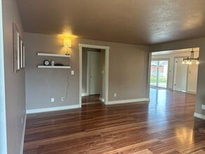 697 SE 3rd St in Prineville, OR - Building Photo - Building Photo