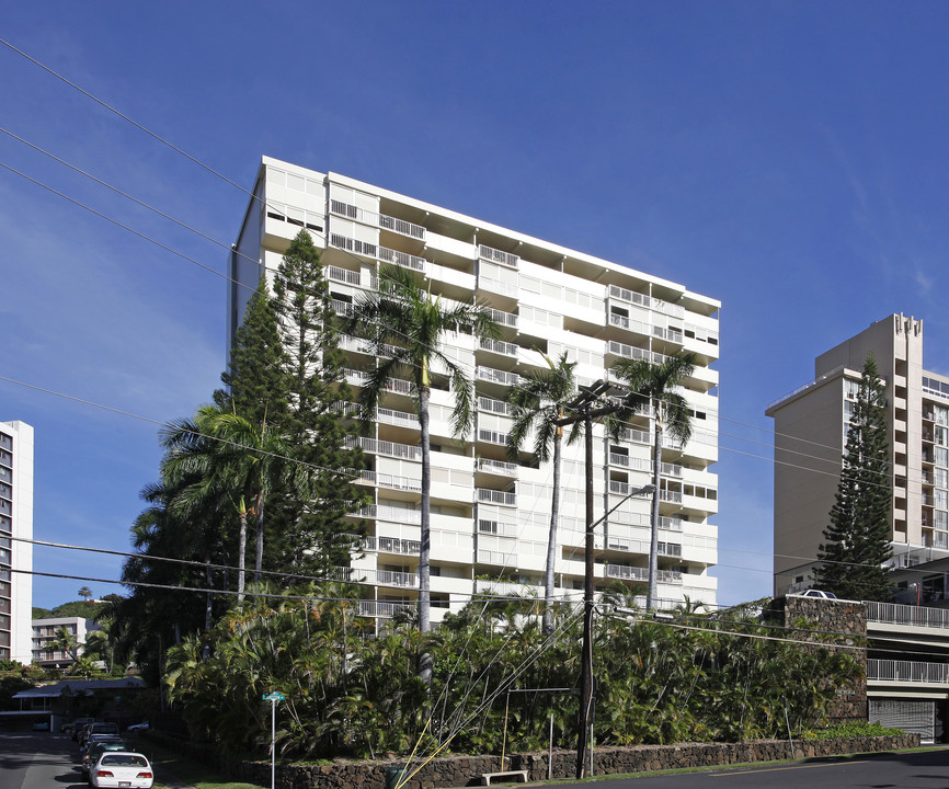 Victoria Plaza in Honolulu, HI - Building Photo