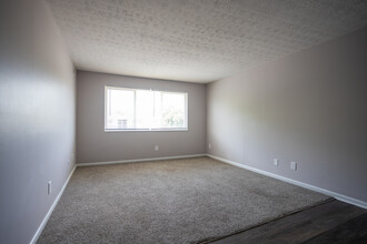 Cornerstone Apartments in Springfield, OH - Building Photo - Interior Photo