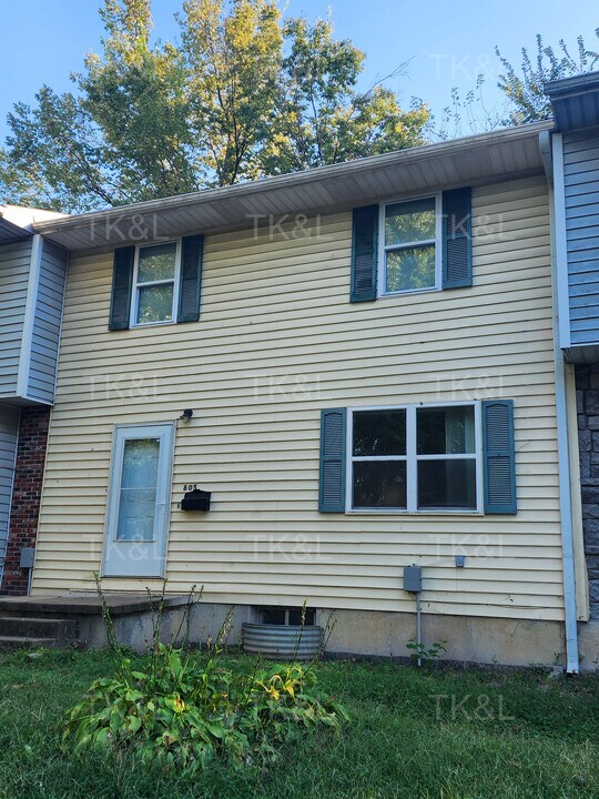 805 W 4th St in Sedalia, MO - Building Photo