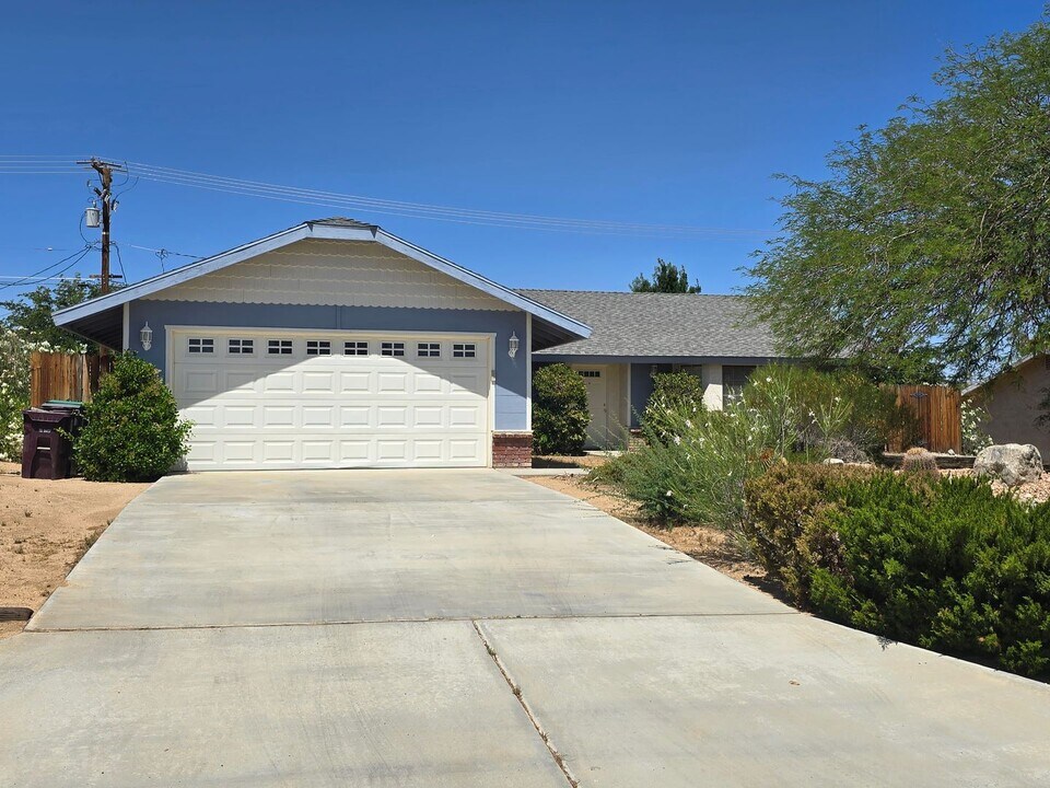 7450 Indio Ave in Yucca Valley, CA - Building Photo