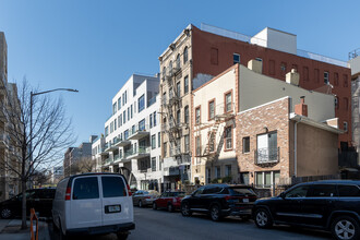 155 Hope St in Brooklyn, NY - Foto de edificio - Building Photo