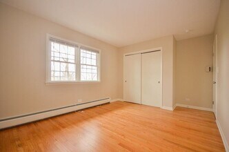 25 N Maple Ct in Addison, IL - Building Photo - Building Photo