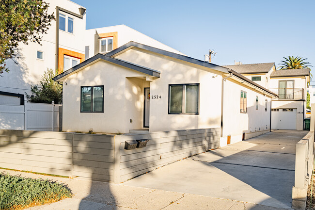 2524 Thurman Ave in Los Angeles, CA - Building Photo - Building Photo