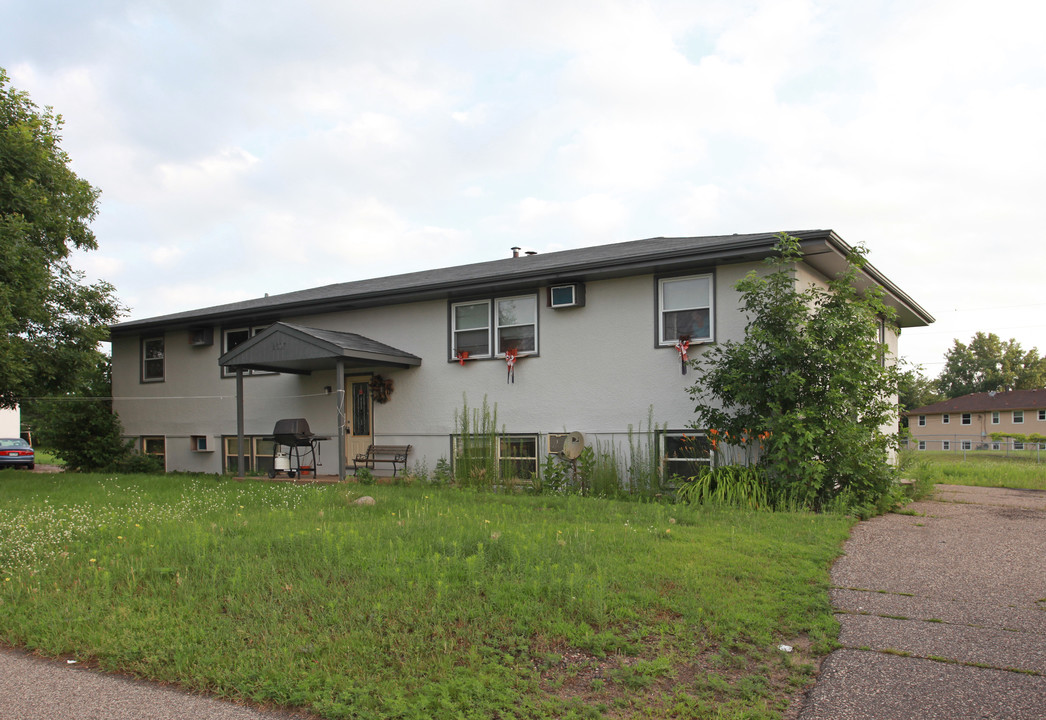 2607 Bunker Lake Blvd NW in Andover, MN - Building Photo