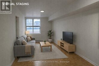 126 Dundas St E in Toronto, ON - Building Photo - Building Photo