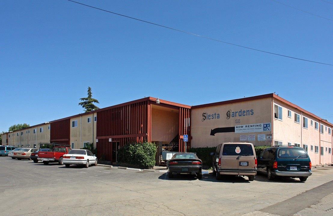 Siesta Garden Apartments in Fairfield, CA - Building Photo