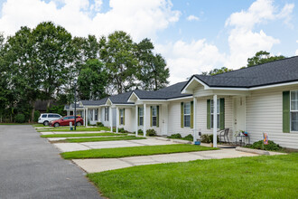 Robins Place in Pensacola, FL - Foto de edificio - Building Photo