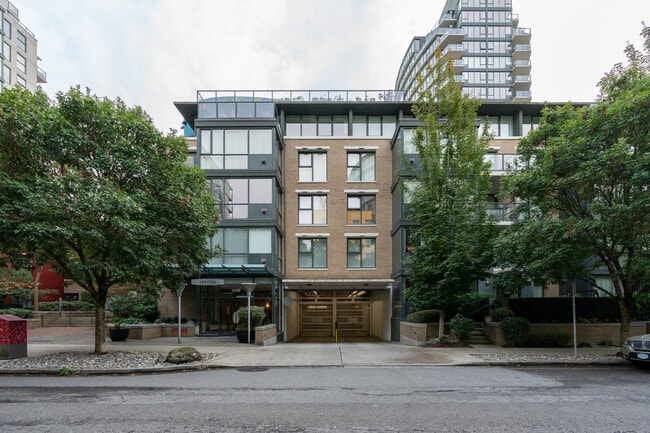 property at 1483 W 7th Ave