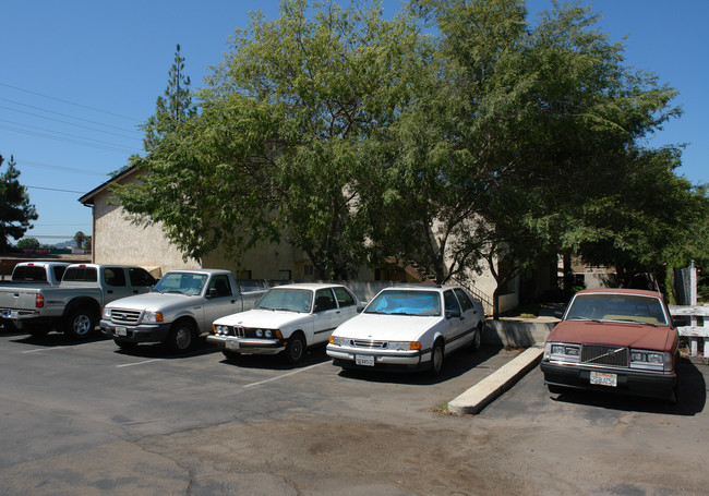 Broadway Villas in El Cajon, CA - Building Photo - Building Photo