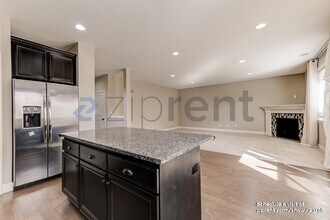 7294 NW Oakfern Dr in Portland, OR - Building Photo - Building Photo