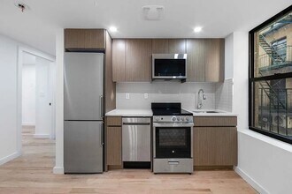 104 Bayard St in New York, NY - Building Photo - Building Photo