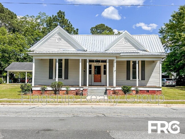 property at 304 N Caswell St