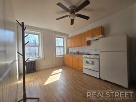 Hicks Street, Unit 4 in Brooklyn, NY - Building Photo