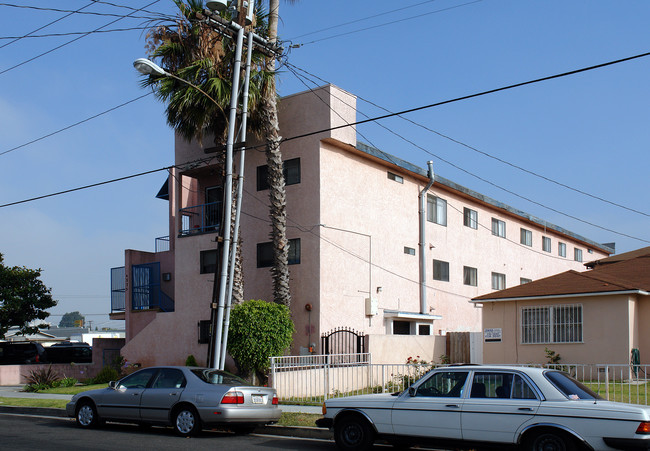 4375 W 133rd St in Hawthorne, CA - Foto de edificio - Building Photo