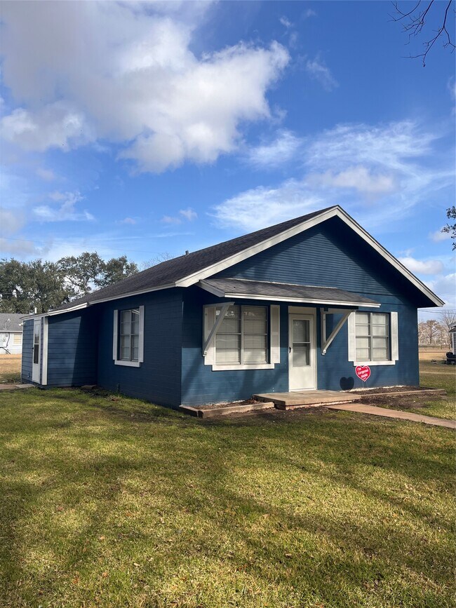 1553 Dover St in Boling, TX - Building Photo - Building Photo