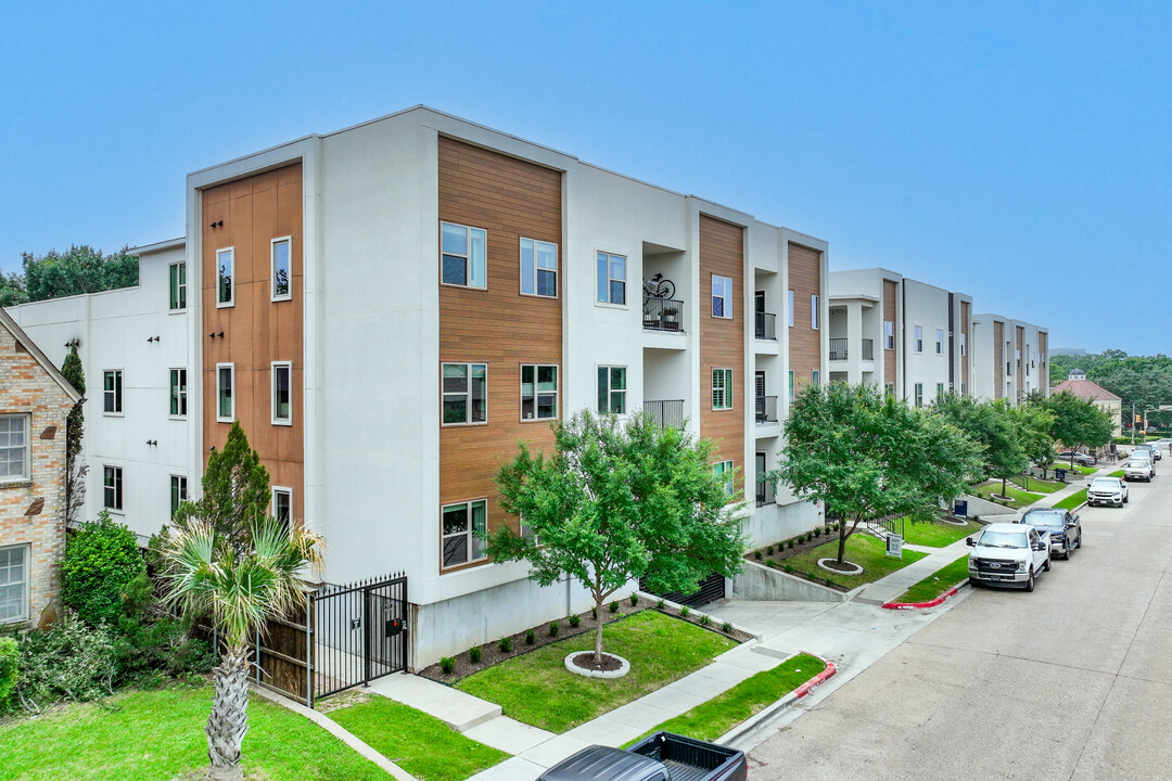 Greenwood Flats in Dallas, TX - Building Photo