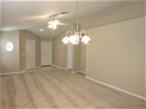 403 Pine Pointe Ct in Seffner, FL - Building Photo - Building Photo