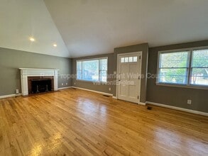 325 Jones Franklin Rd in Raleigh, NC - Foto de edificio - Building Photo