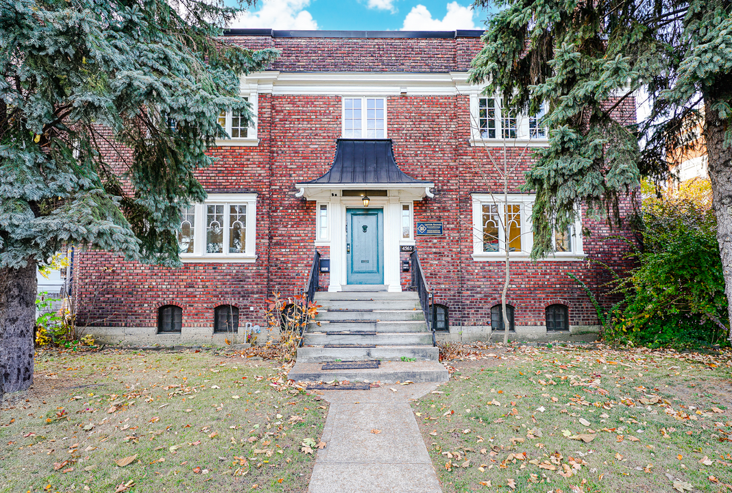 4565 Sherbrooke O in Westmount, QC - Building Photo