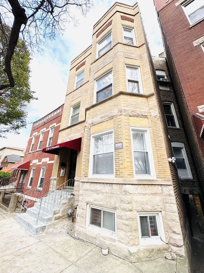 2729 S Princeton Ave, Unit 1F in Chicago, IL - Building Photo - Building Photo