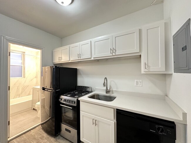 5710 N Winthrop Ave in Chicago, IL - Building Photo - Building Photo