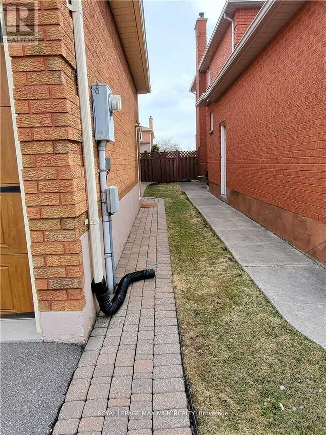 7 Morning Star Dr in Vaughan, ON - Building Photo - Building Photo