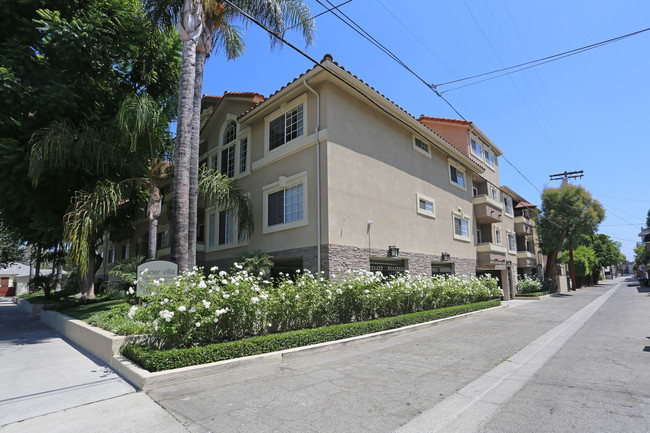 Craner Villa in North Hollywood, CA - Building Photo - Building Photo