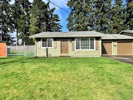 17402-17404 8th Ave Ct E in Spanaway, WA - Building Photo