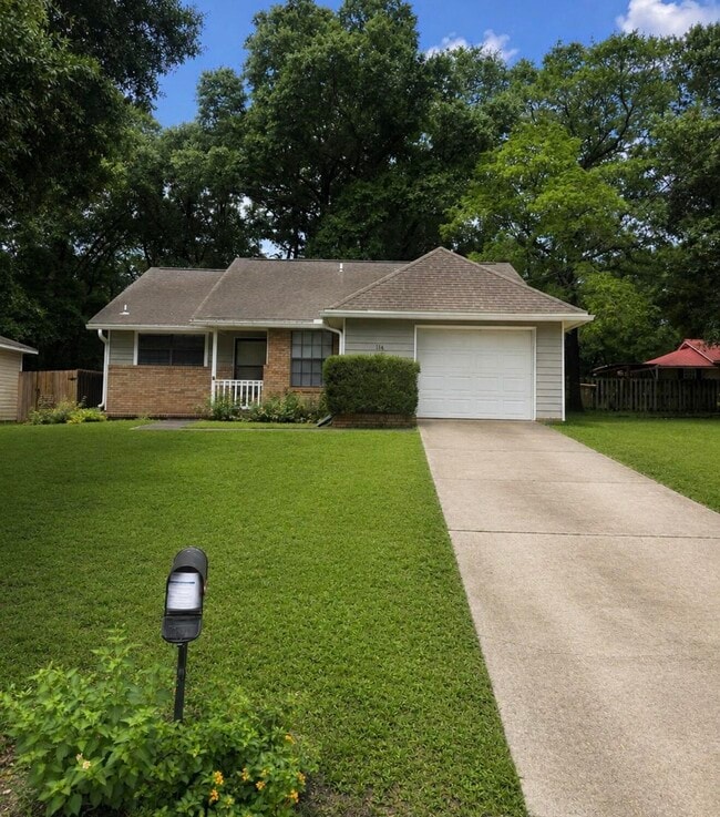 114 Fairoaks Dr
