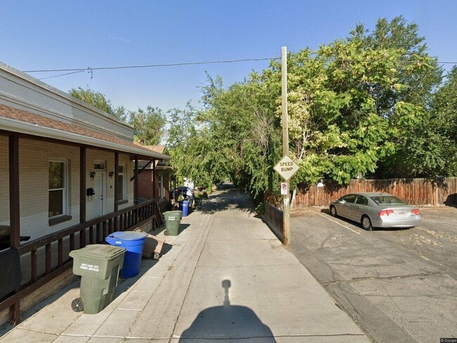 property at 862 E Menlo Ave