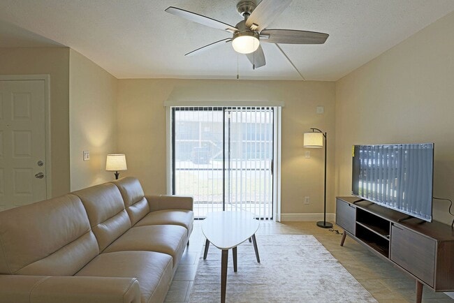 5327 Summerlin Rd in Ft. Myers, FL - Building Photo - Building Photo