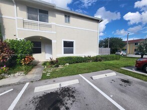 820 NE 212th Terrace in Miami, FL - Building Photo - Building Photo