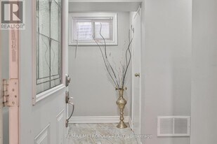 104 Coppard Ave in Markham, ON - Building Photo