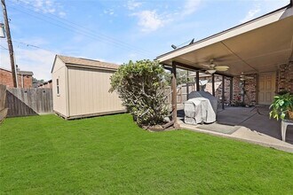 5619 Pine Row in Houston, TX - Foto de edificio - Building Photo