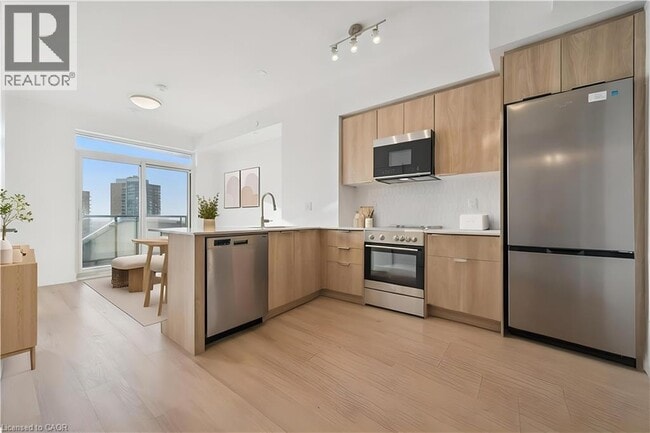 property at 25 Wellington St S