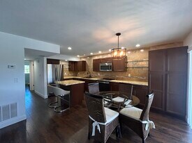 5428 Swift Rd, Unit Imperial Place in Sarasota, FL - Building Photo