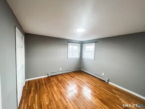 1254 Reservoir Ave in Bridgeport, CT - Building Photo - Building Photo