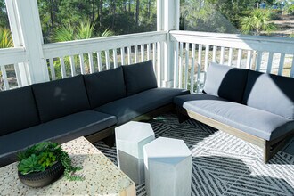 6619 Carlinga Dr in Pensacola, FL - Building Photo - Building Photo