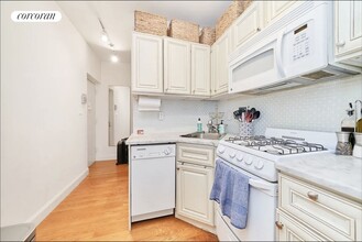 55 Barrow St in New York, NY - Building Photo - Building Photo