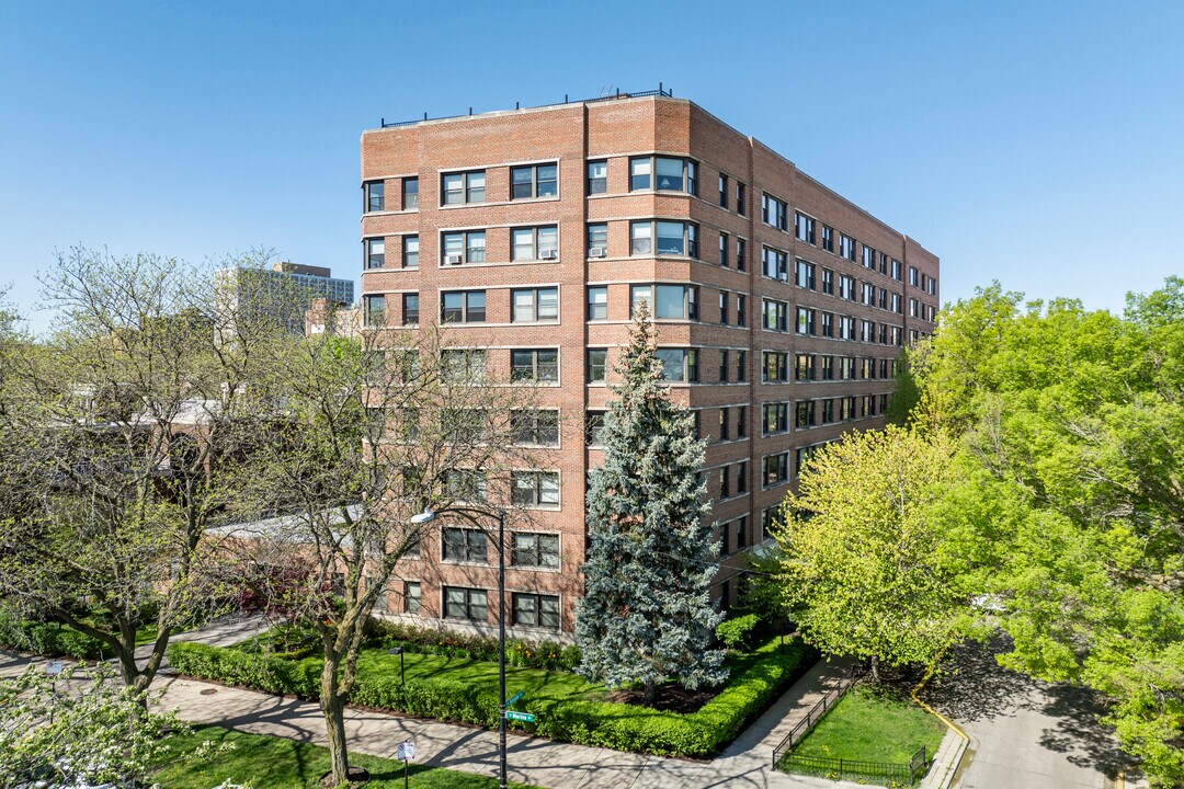 4880 N Marine Dr in Chicago, IL - Building Photo