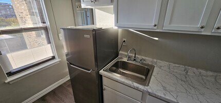 656 W Sheridan Rd, Unit 661-601 in Chicago, IL - Building Photo - Building Photo