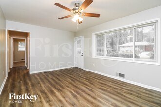 2765 Cherry Laurel Ln SW in Atlanta, GA - Foto de edificio - Building Photo