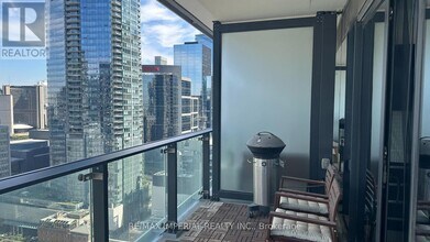 2906-224-2224 King St W in Toronto, ON - Building Photo - Building Photo