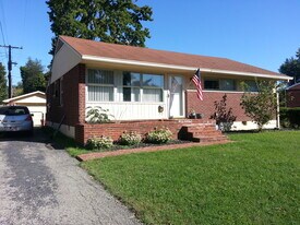 3413 Calais Dr in Jeffersontown, KY - Building Photo