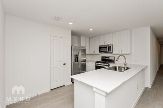 2748 Mistwood Dr in Fort Worth, TX - Foto de edificio - Building Photo