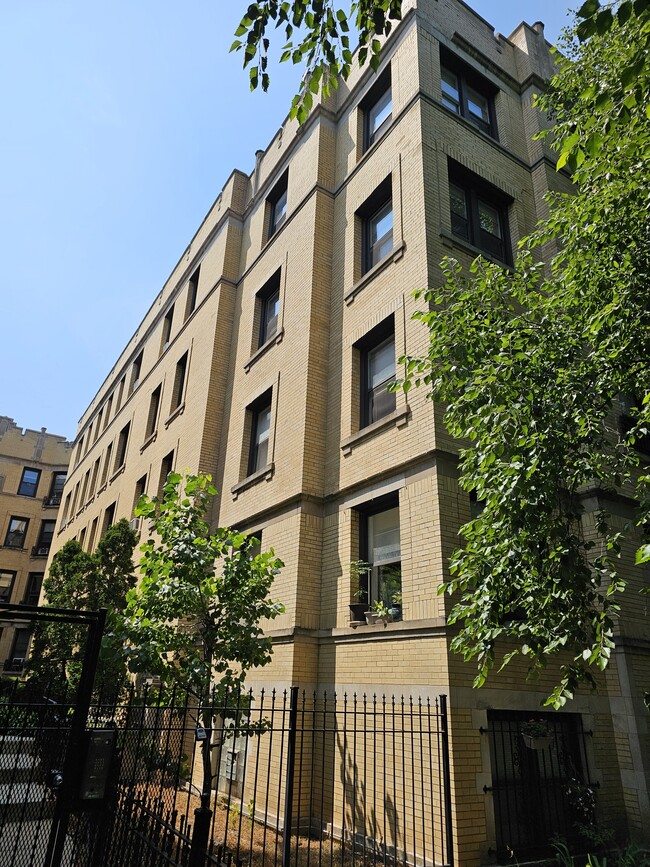 4601 N Beacon St, Unit 4602-2B in Chicago, IL - Building Photo - Building Photo