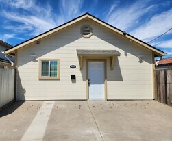 805 E Maple Ave in Lompoc, CA - Building Photo